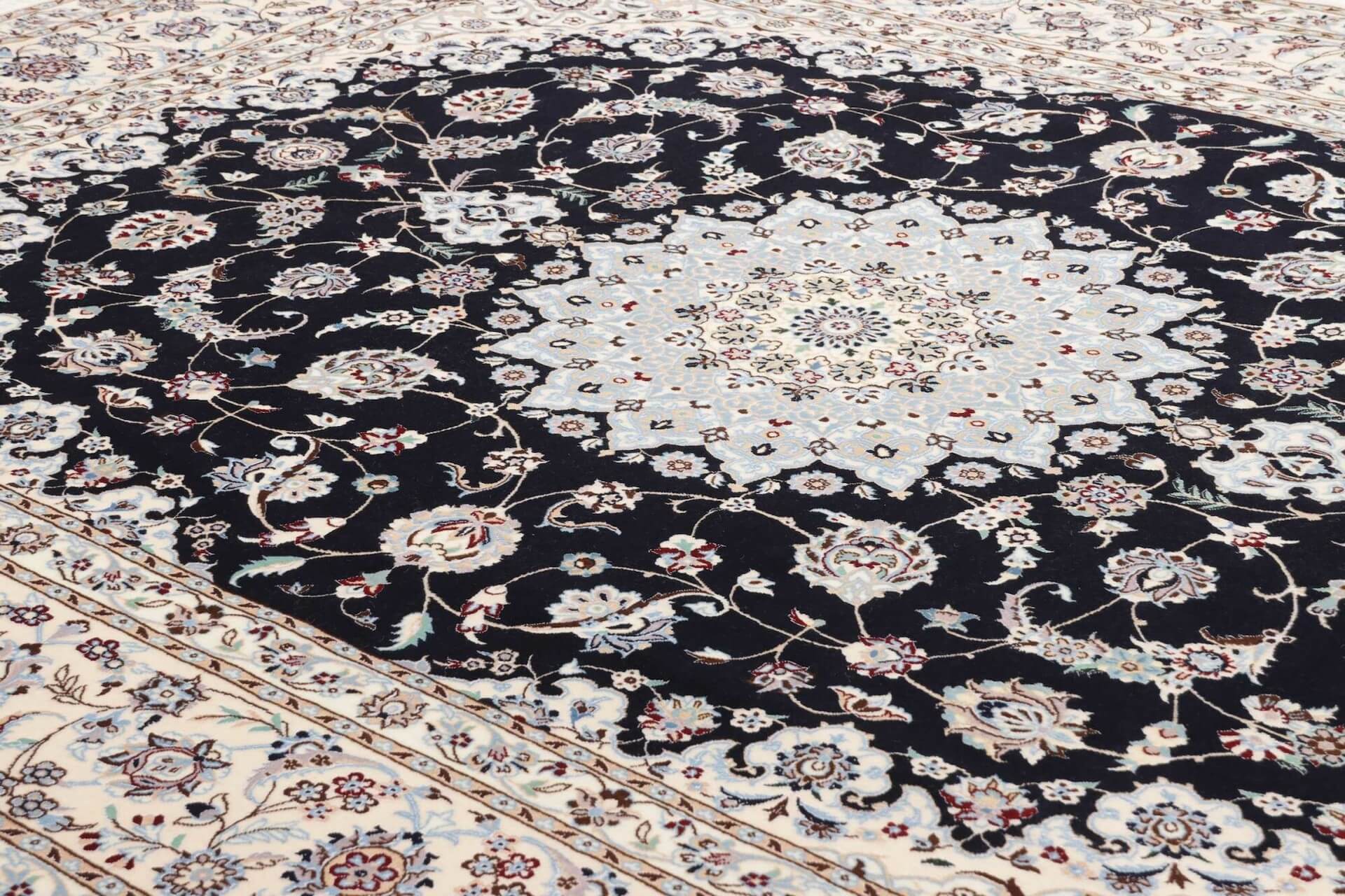 Nain Teppich Blau, 6 LA Knüpfung, Schurwolle, 208 x 270 cm, Detailansicht
