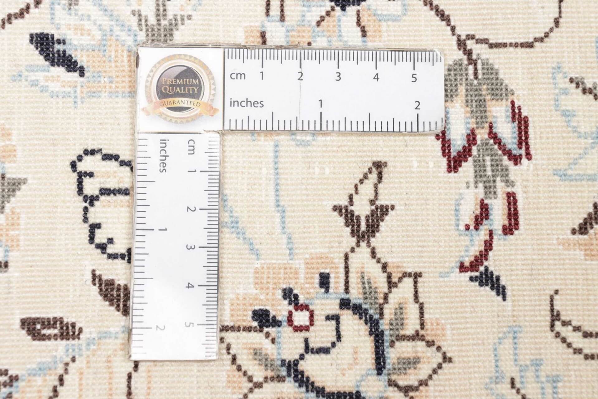 Nain Teppich 6 LA, handgeknüpft aus Schurwolle, Hauptfarbe Beige, 259 x 379 cm, Rückansicht